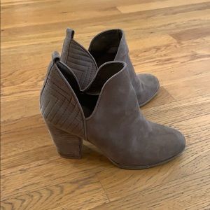 7.5 Carlos Santana booties